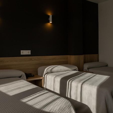 Hotel Hollywood Кангас де Морацо Екстериор снимка
