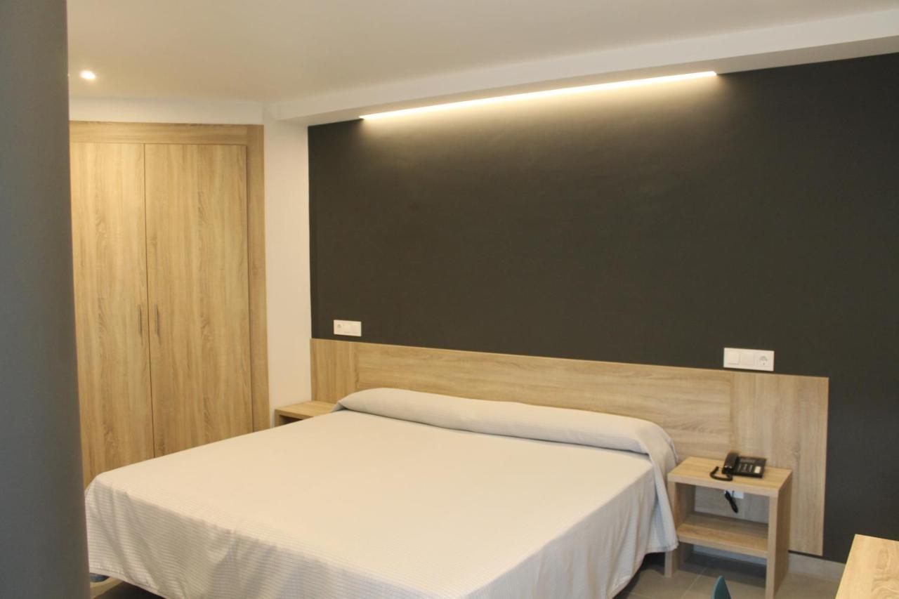 Hotel Hollywood Кангас де Морацо Екстериор снимка
