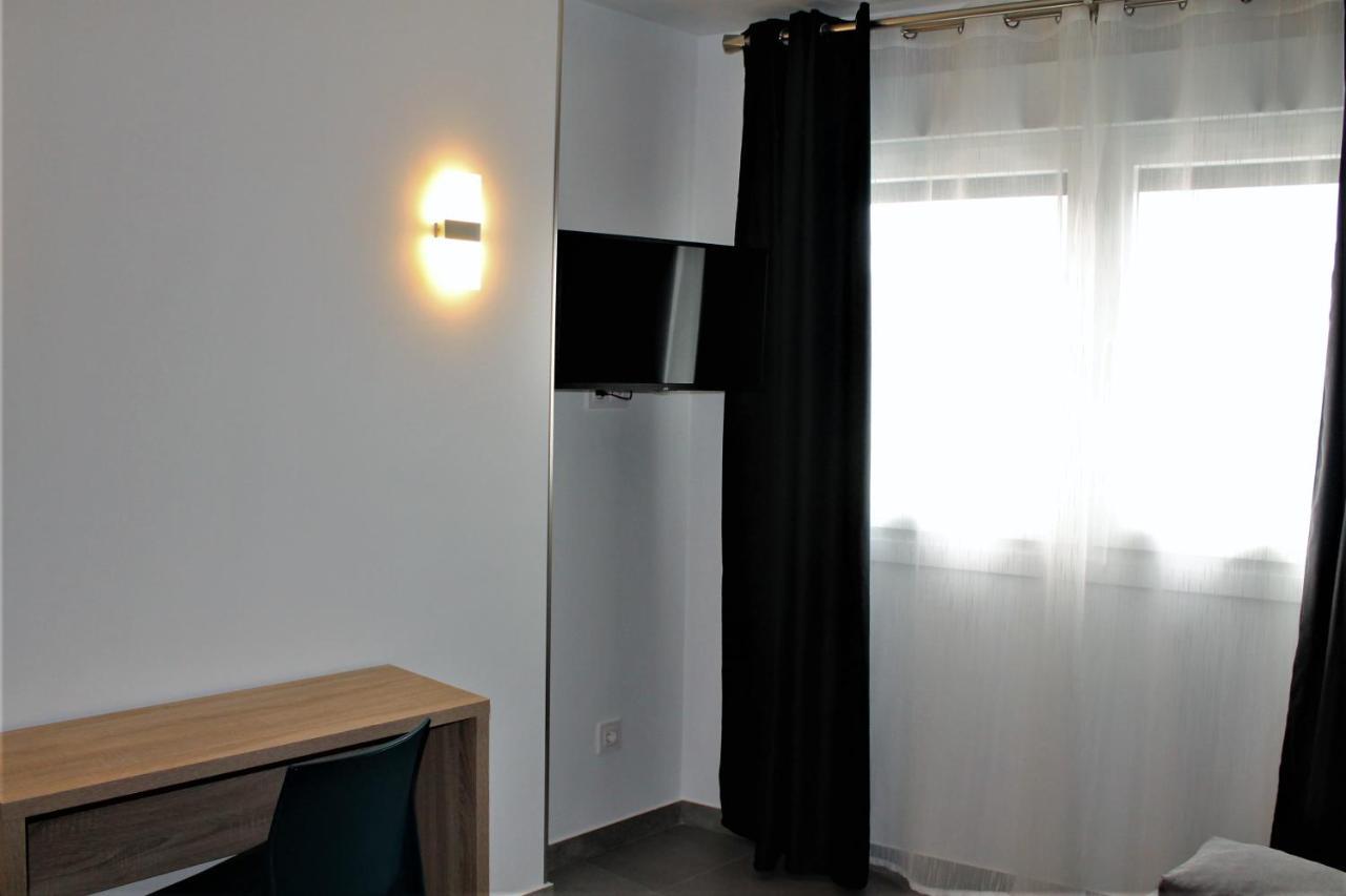 Hotel Hollywood Кангас де Морацо Екстериор снимка