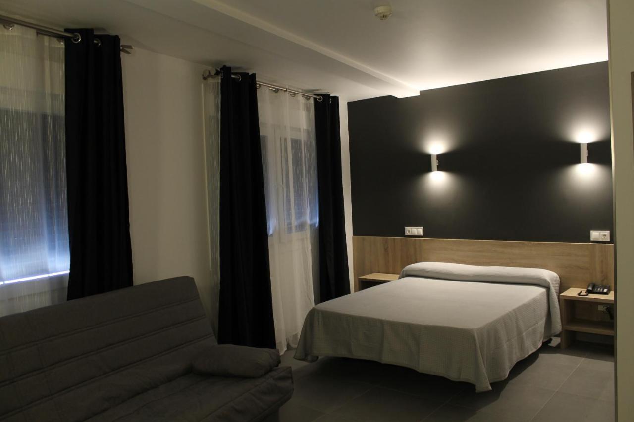 Hotel Hollywood Кангас де Морацо Екстериор снимка