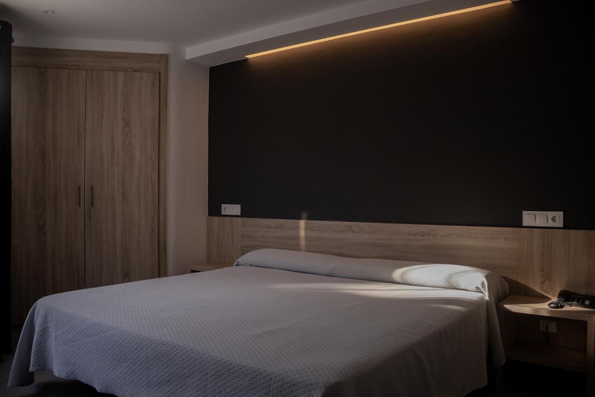 Hotel Hollywood Кангас де Морацо Екстериор снимка