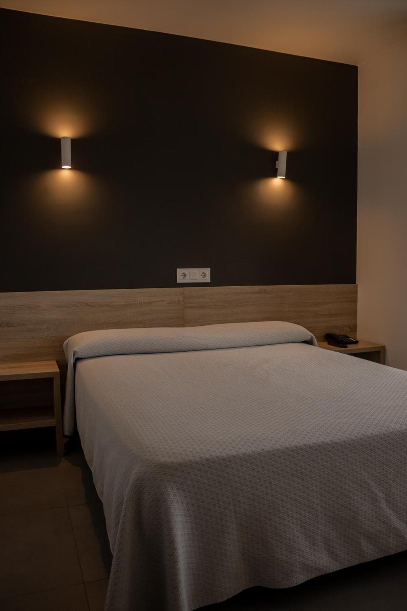 Hotel Hollywood Кангас де Морацо Екстериор снимка