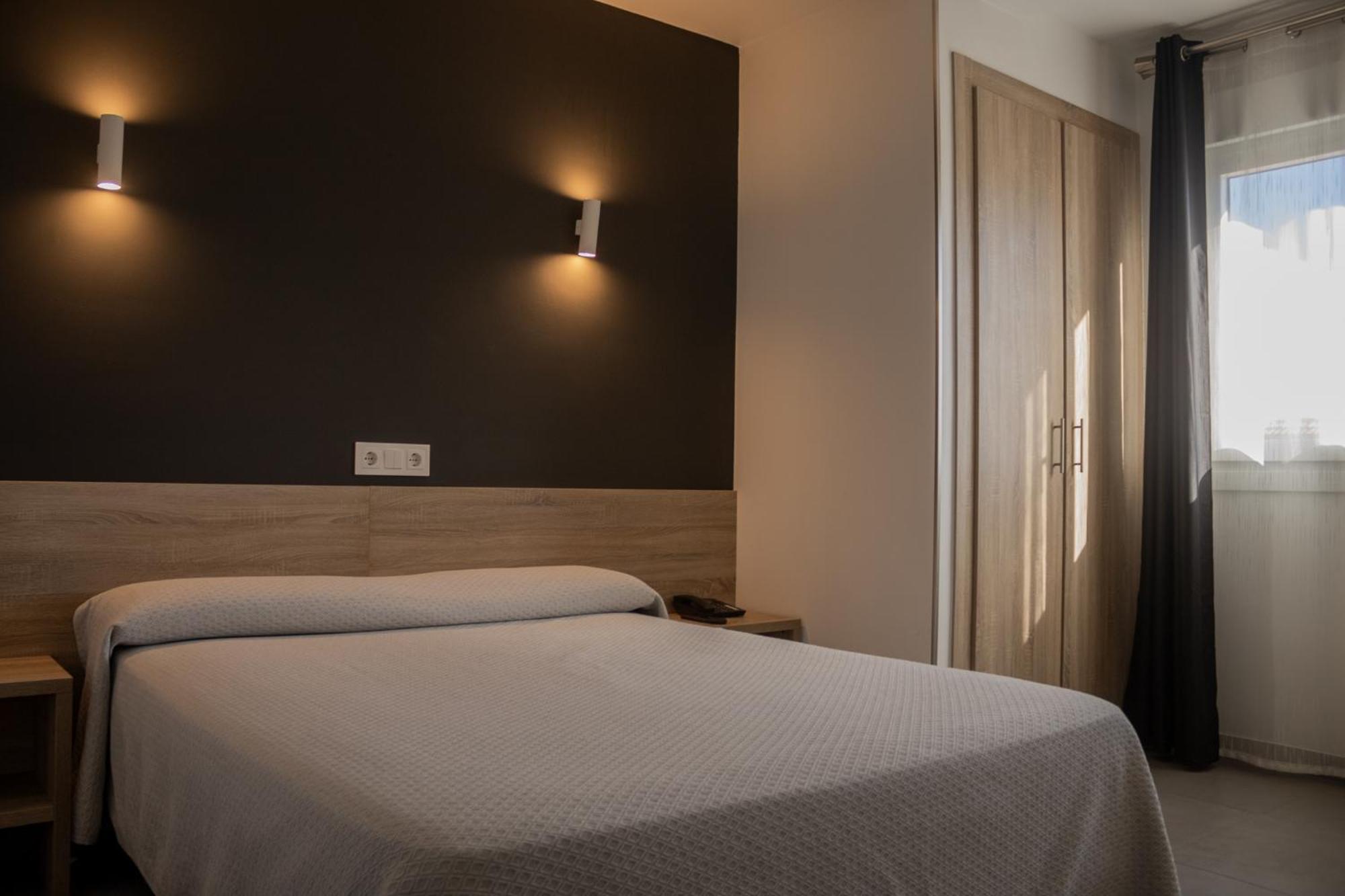 Hotel Hollywood Кангас де Морацо Екстериор снимка