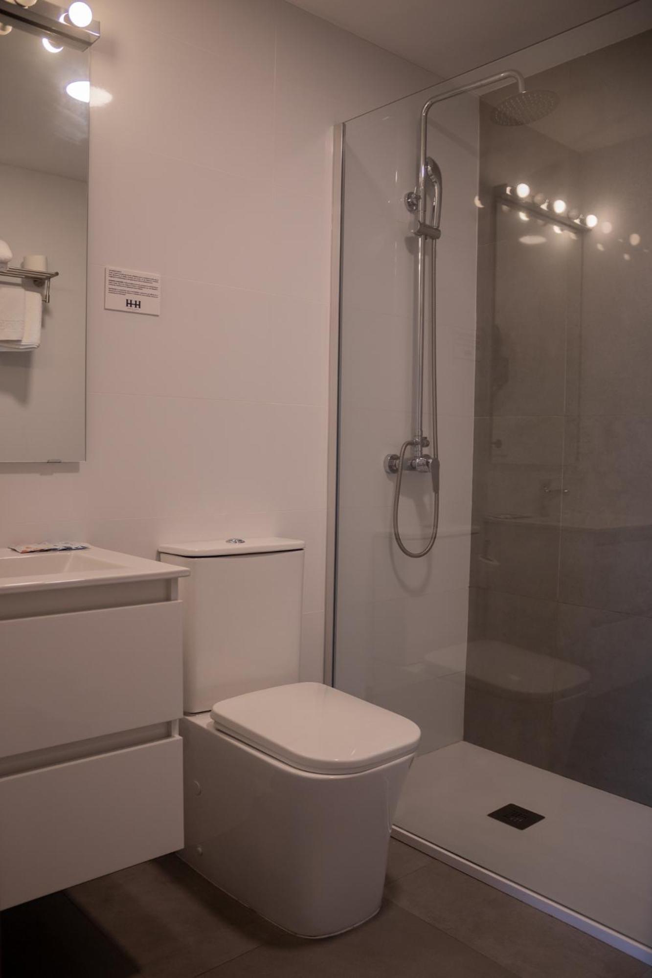 Hotel Hollywood Кангас де Морацо Екстериор снимка
